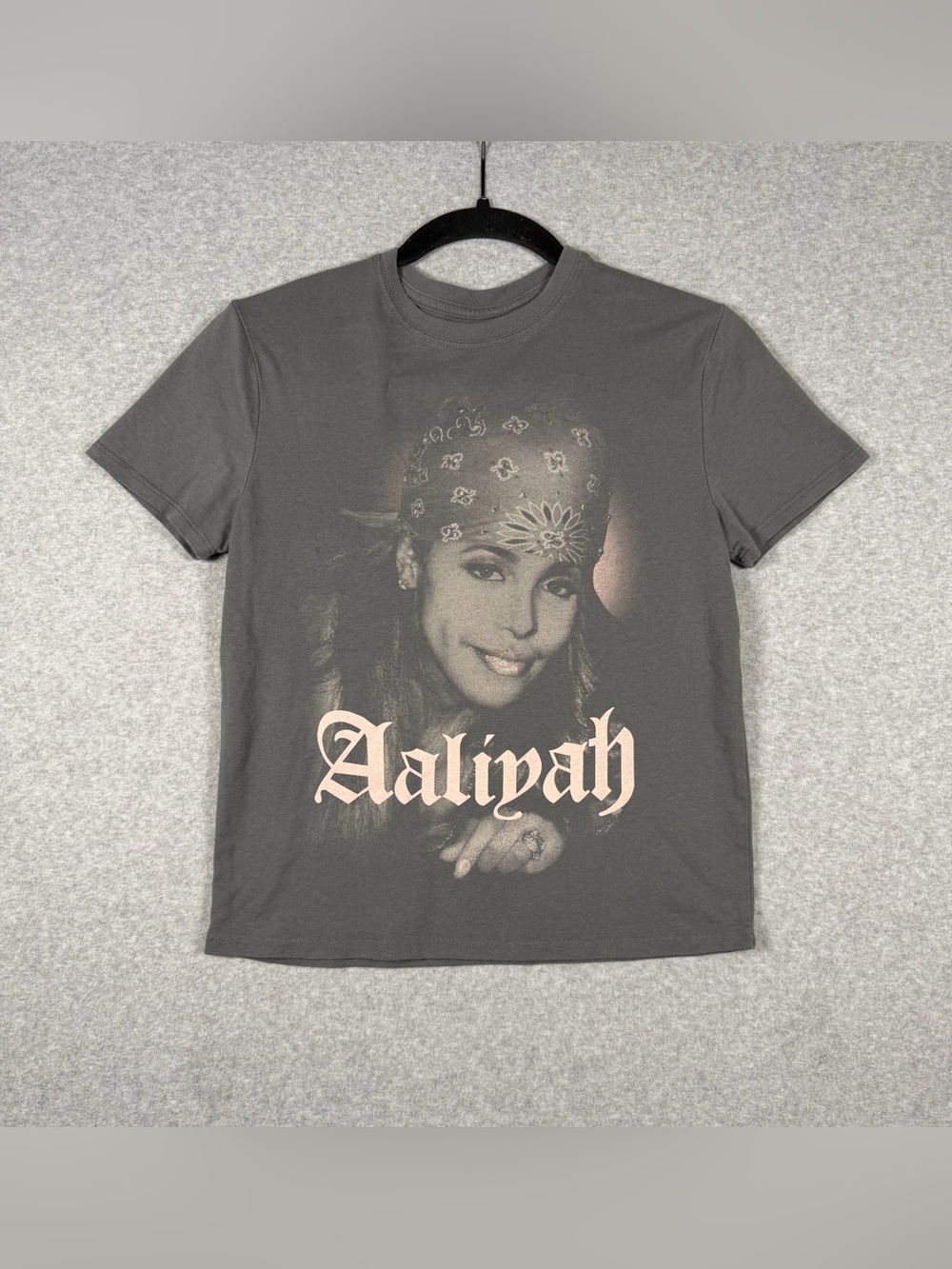 Aaliyah Gray Graphic Print  Crewneck T-Shirt  Kids Size Medium